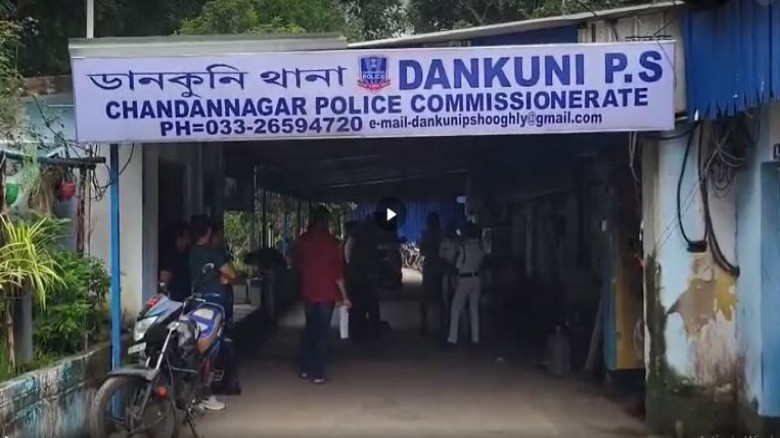 স্বামী নায়ক, স্ত্রী নায়িকা! পর্নোগ্রাফি চক্রে কাকতালীয়ভাবে ধ 