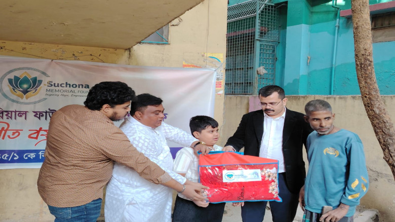 সূচনা মেমোরিয়াল ফাউন্ডেশনের উদ্যোগে শীতবস্ত্র বিতরণ